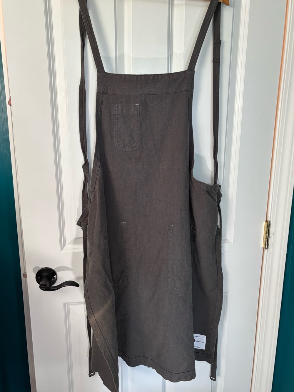 Hedley & Bennett Luca Bib Apron | Charcoal Grey Cotton | Gently Used - Picture 4 of 7